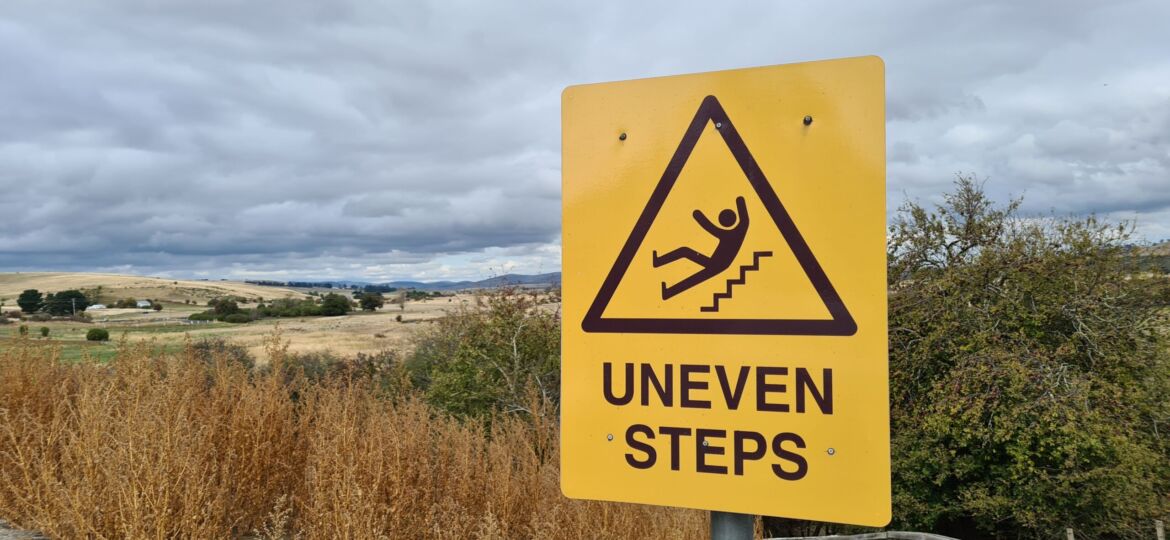 uneven steps sign